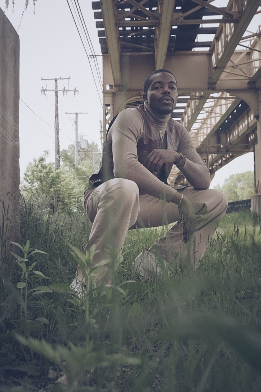 ​​Chicago artist Loovy shares a new visual with the listeners. 